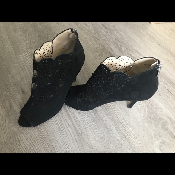 Adrienne Vittadini Blk suede bootie💗peep toe👠 - Picture 8 of 8